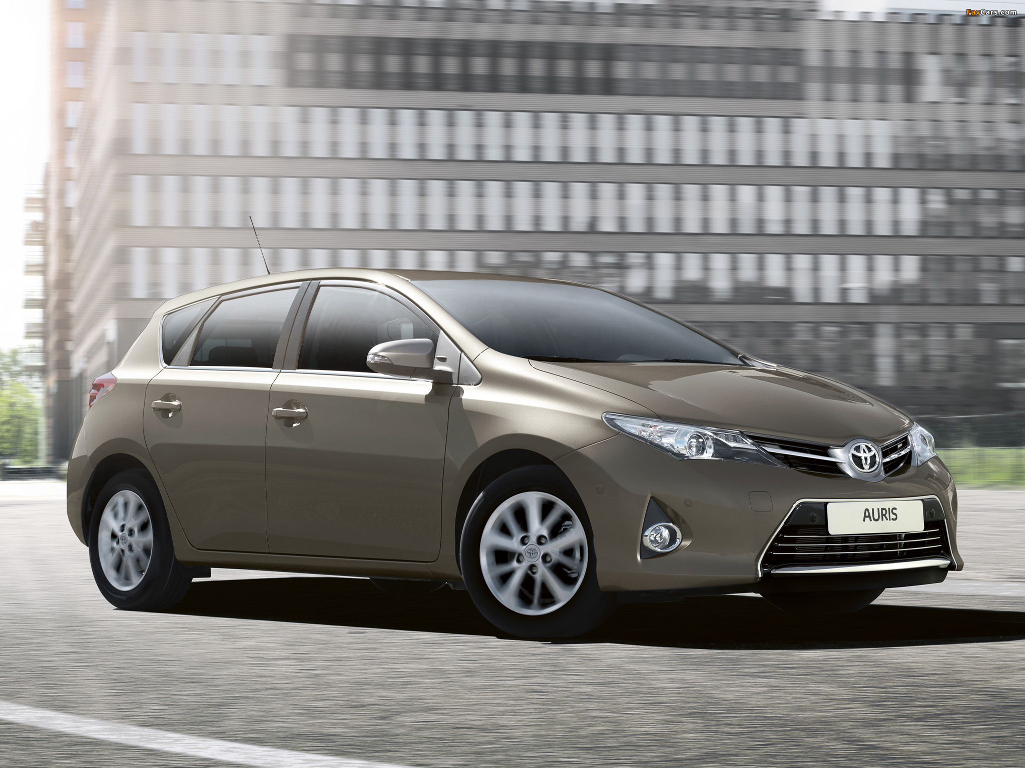 Images of Toyota Auris 2012 (2048 x 1536)