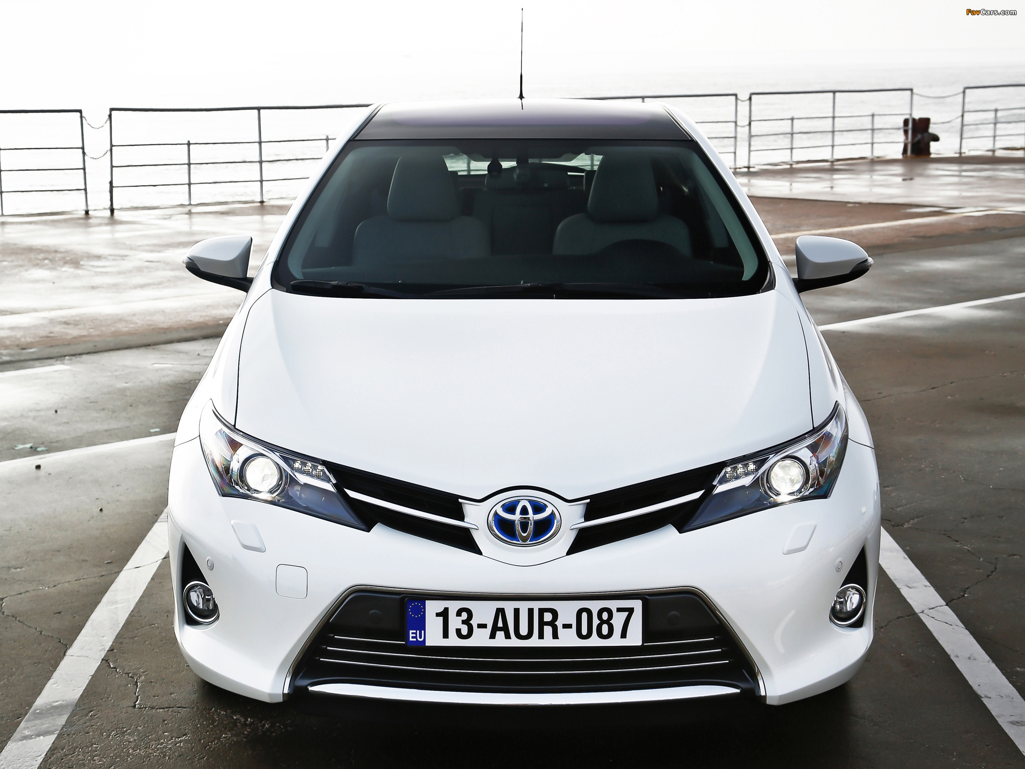 Images of Toyota Auris Hybrid 2012 (2048 x 1536)