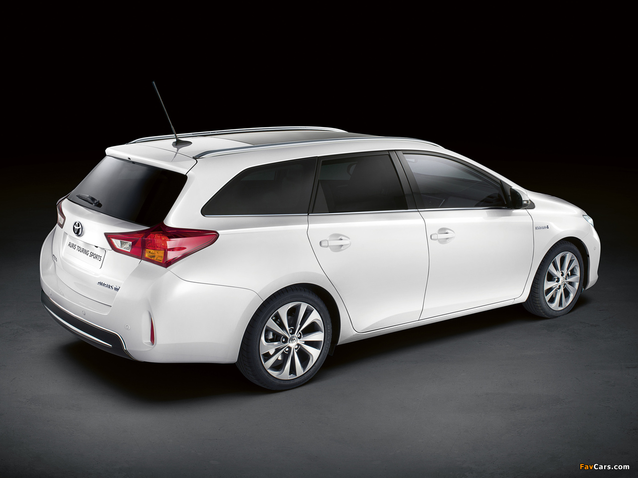 Images of Toyota Auris Touring Sports Hybrid 2012 (1280 x 960)
