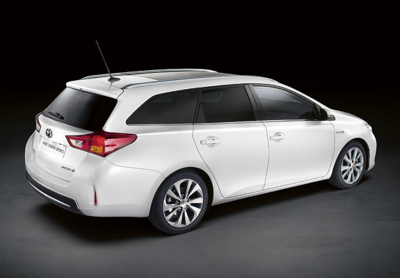 Images of Toyota Auris Touring Sports Hybrid 2012