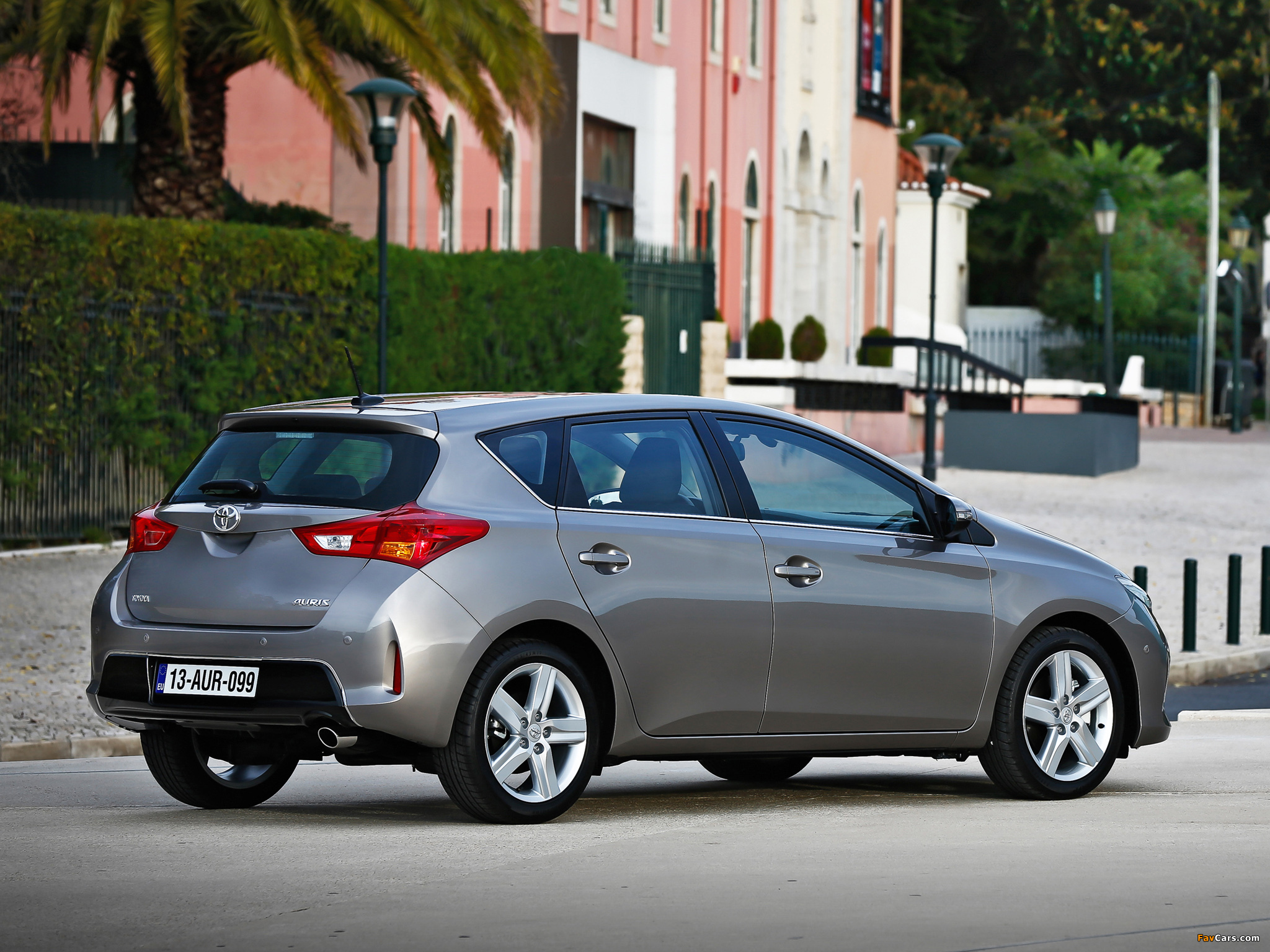 Images of Toyota Auris 2012 (2048 x 1536)
