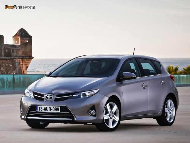 Images of Toyota Auris 2012 (640 x 480)