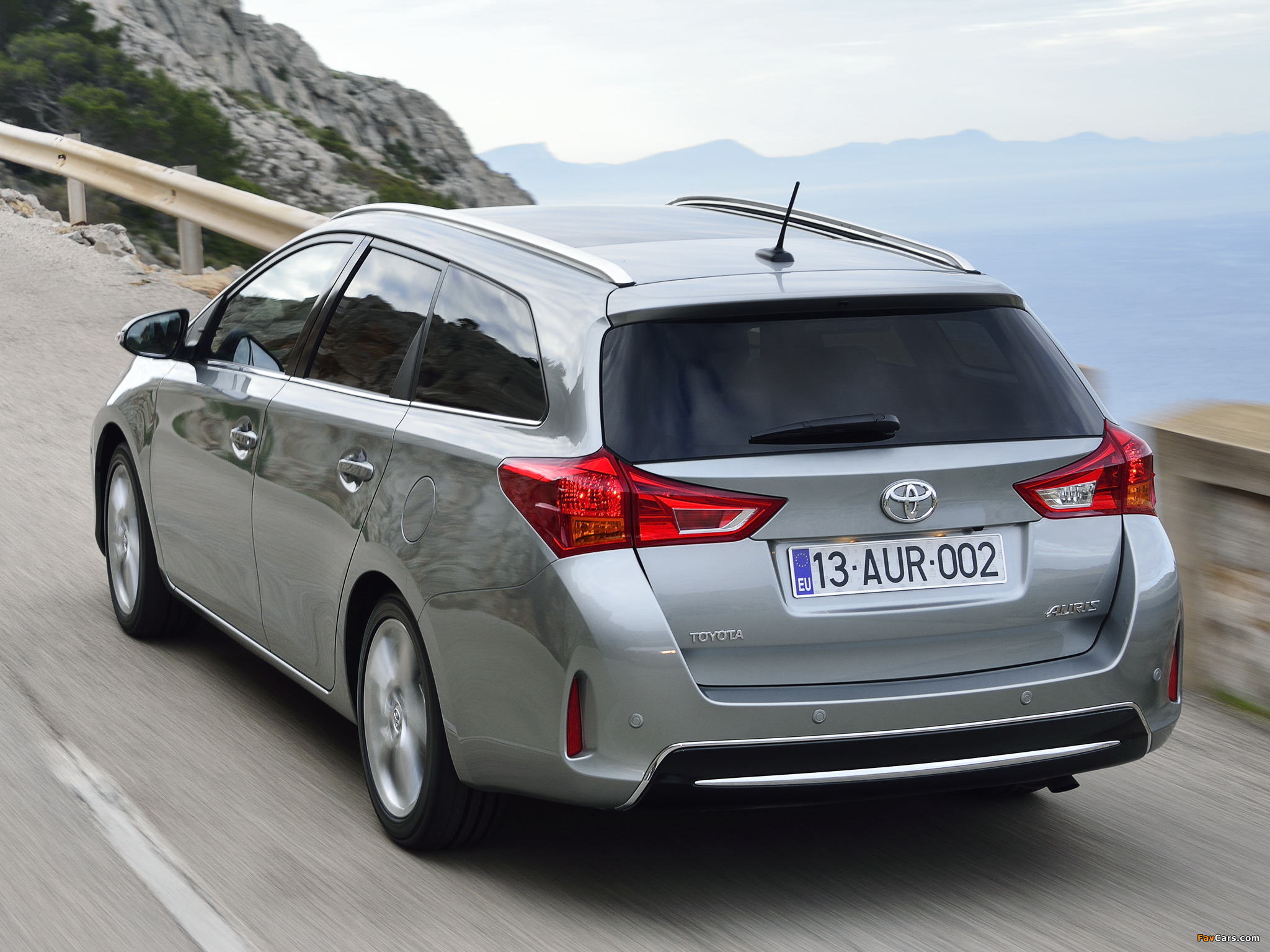 Images of Toyota Auris Touring Sports 2013 (2048 x 1536)
