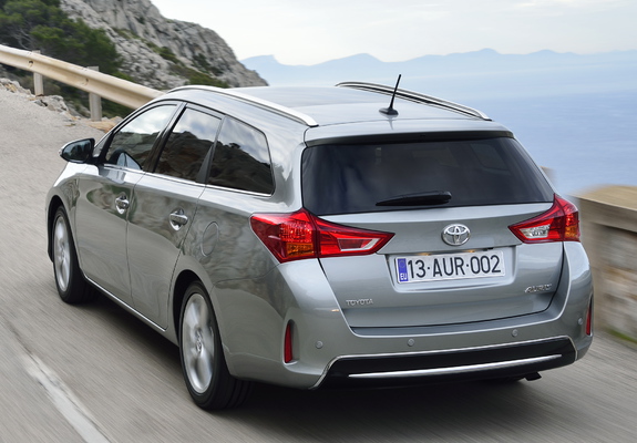 Images of Toyota Auris Touring Sports 2013