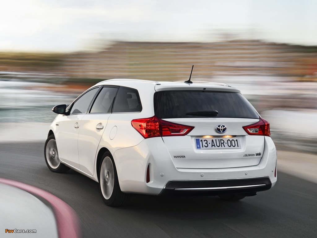 Images of Toyota Auris Touring Sports Hybrid 2013 (1024 x 768)