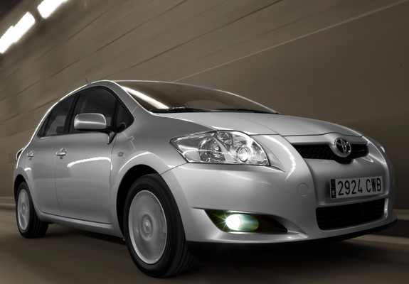 Pictures of Toyota Auris 5-door 2007–10