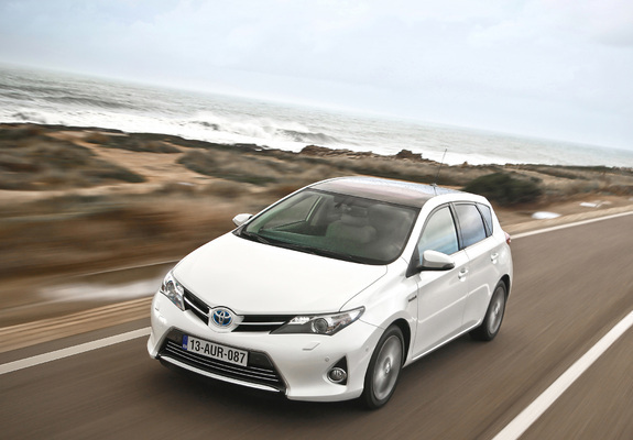 Pictures of Toyota Auris Hybrid 2012