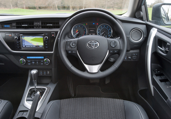 Pictures of Toyota Auris UK-spec 2012