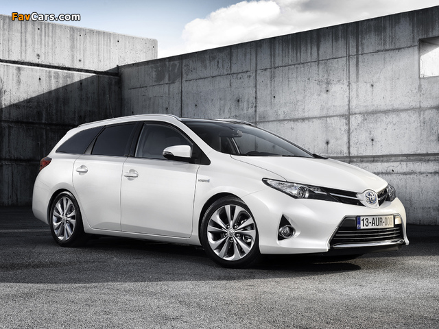 Pictures of Toyota Auris Touring Sports Hybrid 2012 (640 x 480)