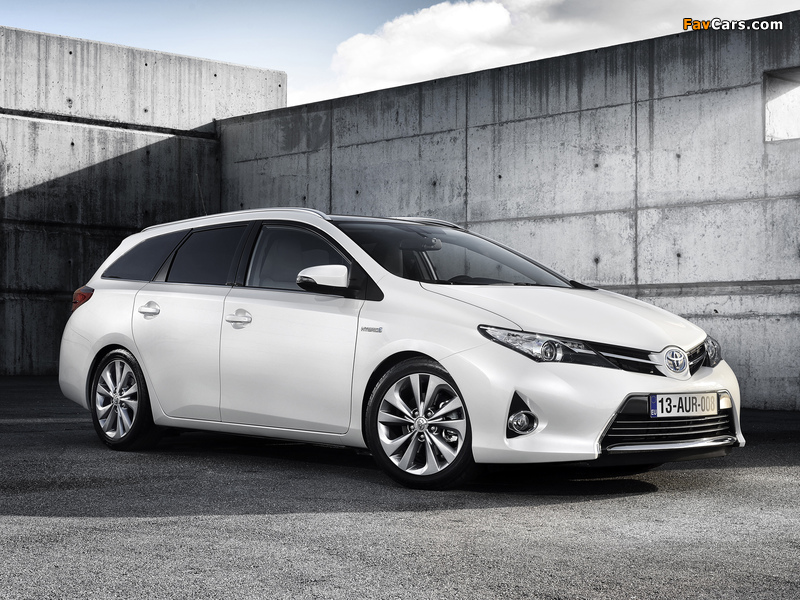 Pictures of Toyota Auris Touring Sports Hybrid 2012 (800 x 600)