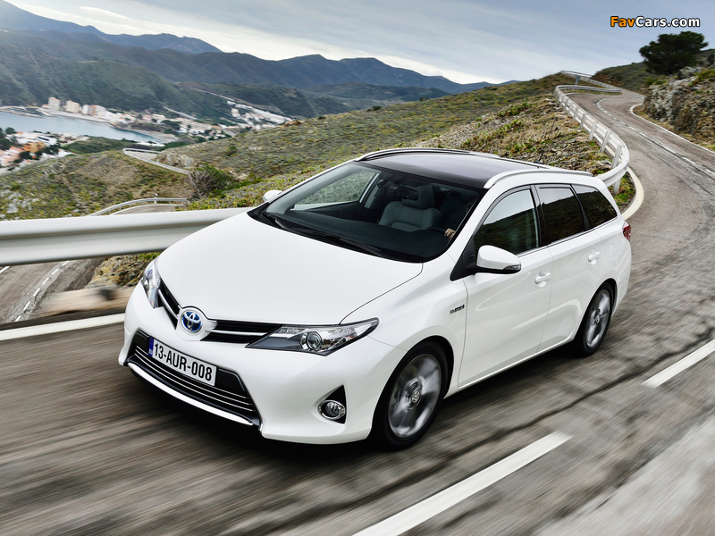 Pictures of Toyota Auris Touring Sports Hybrid 2012 (800 x 600)