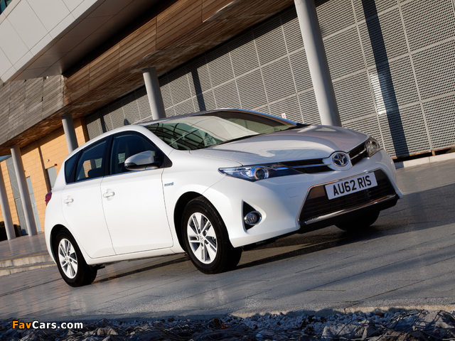 Pictures of Toyota Auris Hybrid UK-spec 2012 (640 x 480)