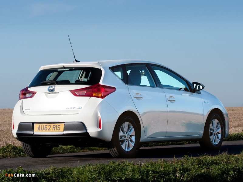 Pictures of Toyota Auris Hybrid UK-spec 2012 (800 x 600)