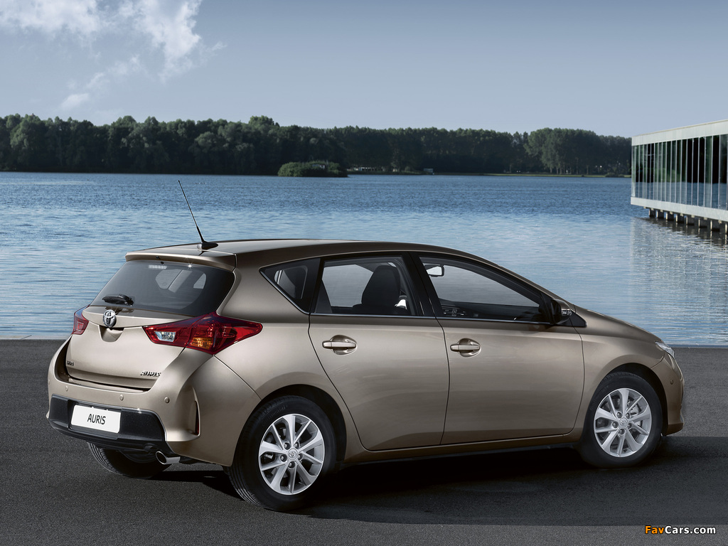 Pictures of Toyota Auris 2012 (1024 x 768)