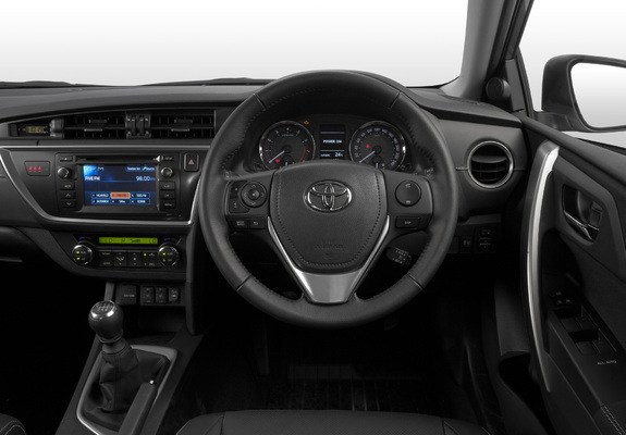 Pictures of Toyota Auris ZA-spec 2013