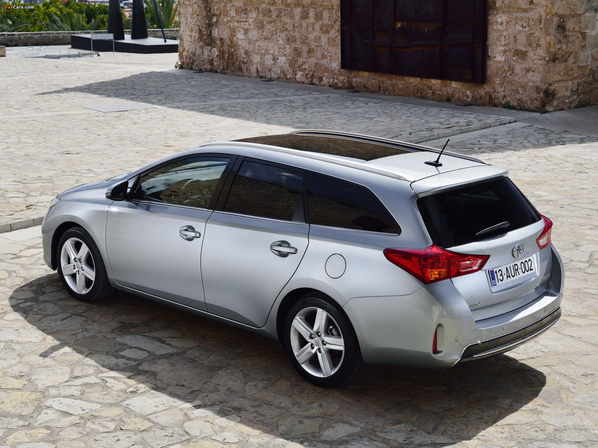 Pictures of Toyota Auris Touring Sports 2013 (2048 x 1536)