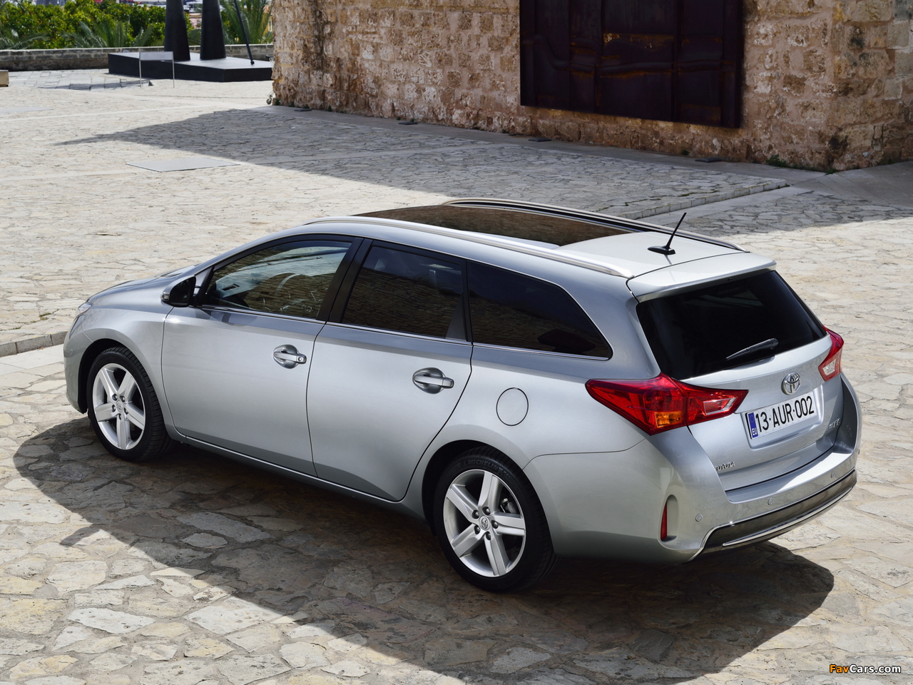 Pictures of Toyota Auris Touring Sports 2013 (1280 x 960)