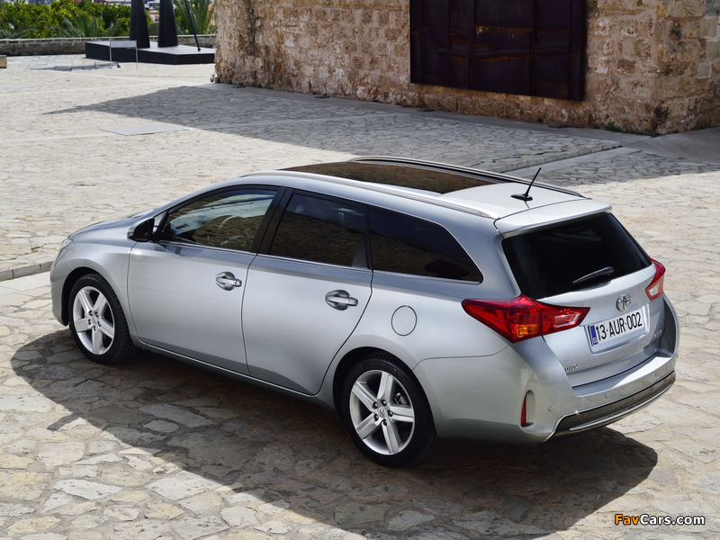 Pictures of Toyota Auris Touring Sports 2013 (800 x 600)