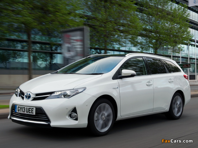 Pictures of Toyota Auris Touring Sports Hybrid UK-spec 2013 (640 x 480)