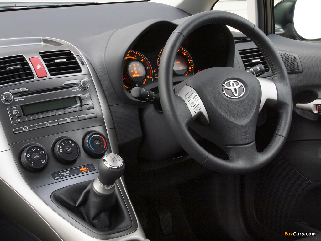 Toyota Auris 5-door UK-spec 2007–10 images (1024 x 768)