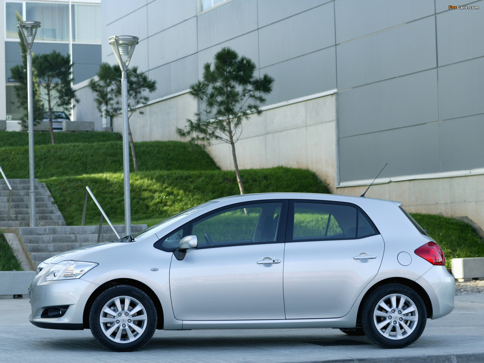 Toyota Auris 5-door 2007–10 photos (1600 x 1200)