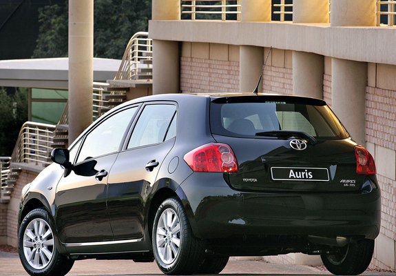 Toyota Auris 5-door ZA-spec 2007–10 photos