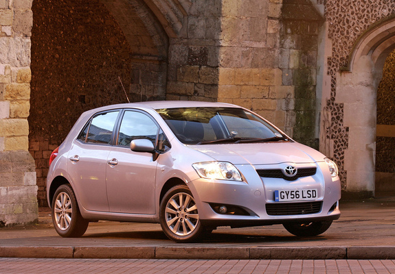 Toyota Auris 5-door UK-spec 2007–10 pictures