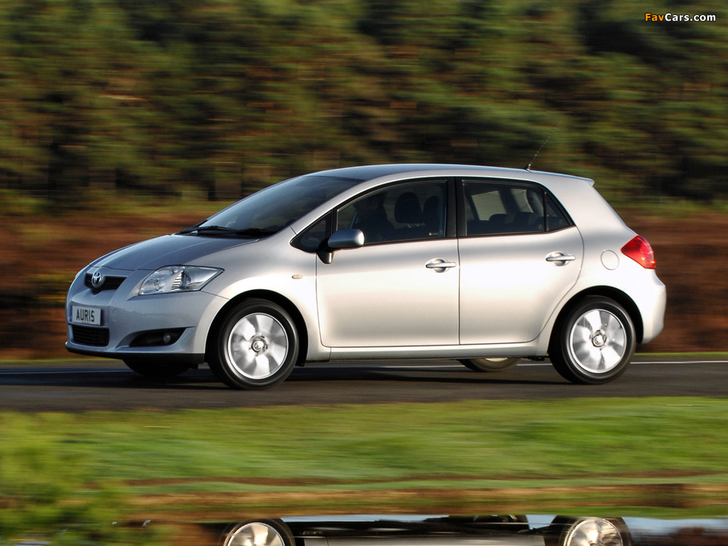 Toyota Auris 5-door UK-spec 2007–10 pictures (1024 x 768)