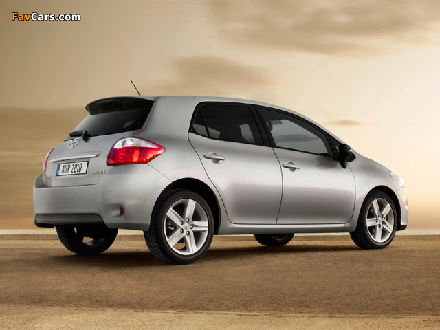 Toyota Auris 5-door 2010–12 images (640 x 480)