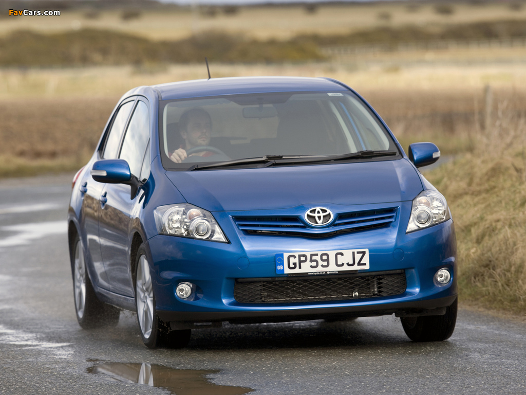 Toyota Auris 5-door UK-spec 2010–12 images (1024 x 768)