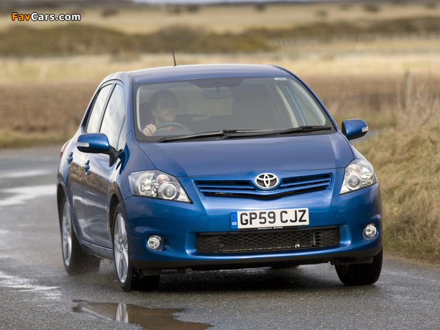 Toyota Auris 5-door UK-spec 2010–12 images (640 x 480)
