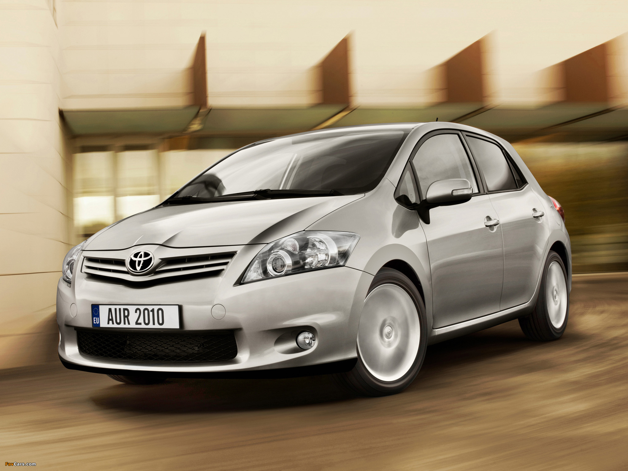 Toyota Auris 5-door 2010–12 photos (2048 x 1536)