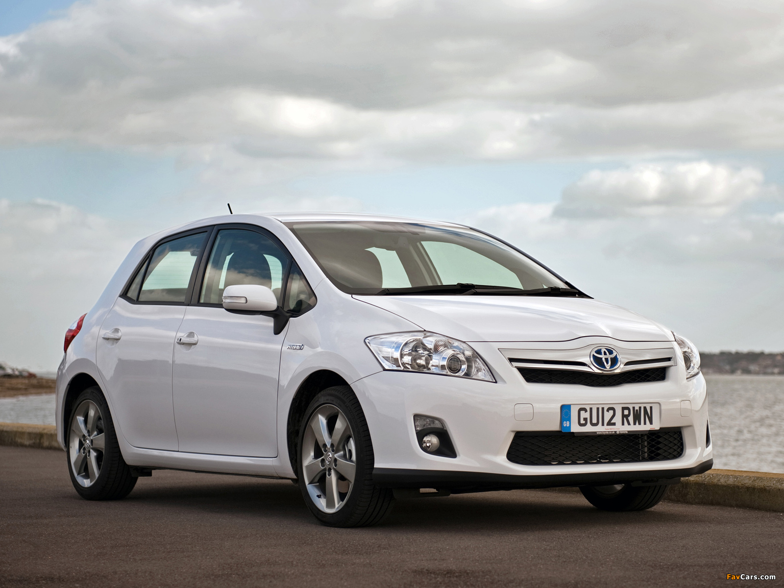 Toyota Auris HSD UK-spec 2010–12 pictures (1600 x 1200)