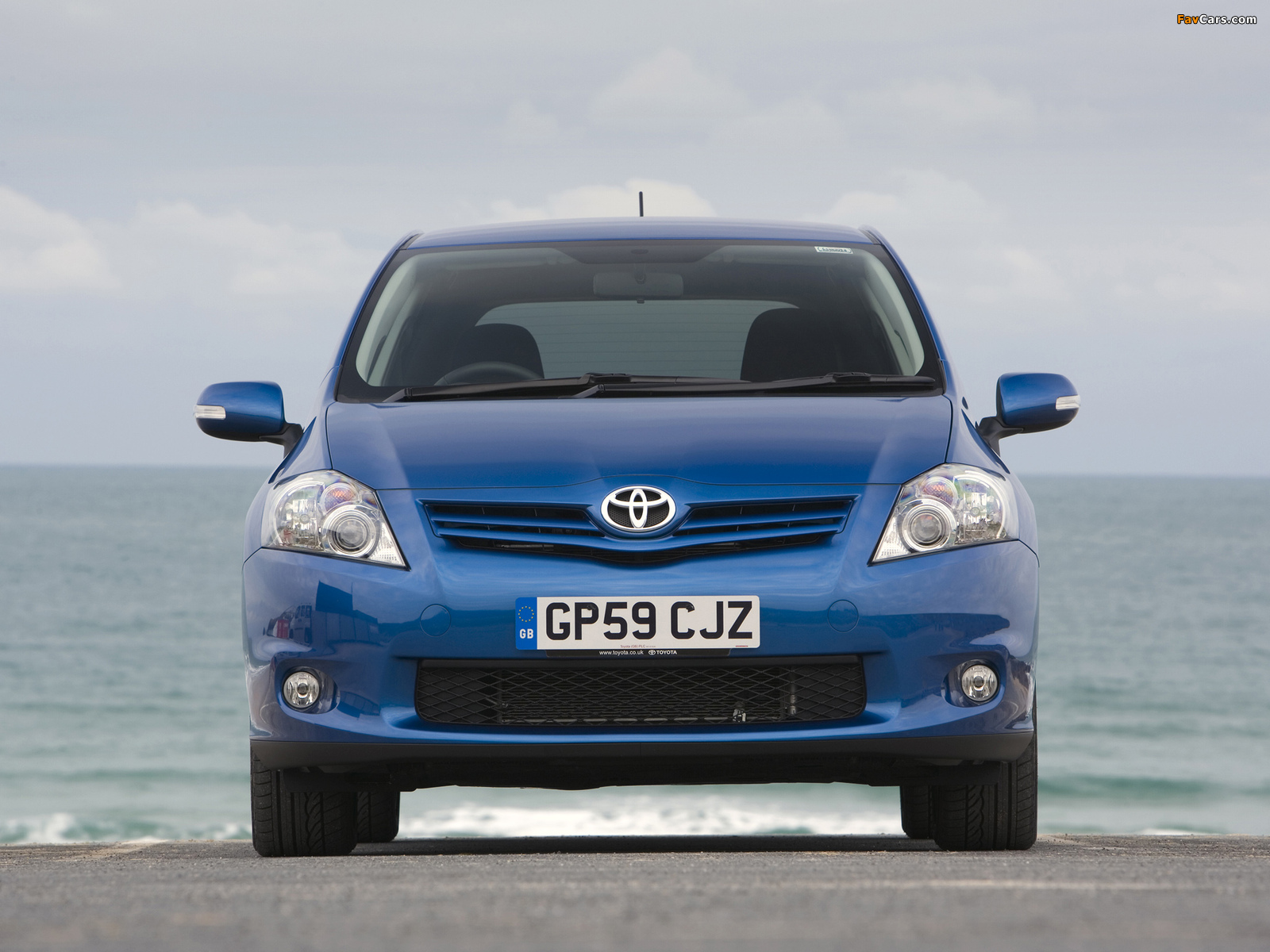 Toyota Auris 5-door UK-spec 2010–12 pictures (1600 x 1200)