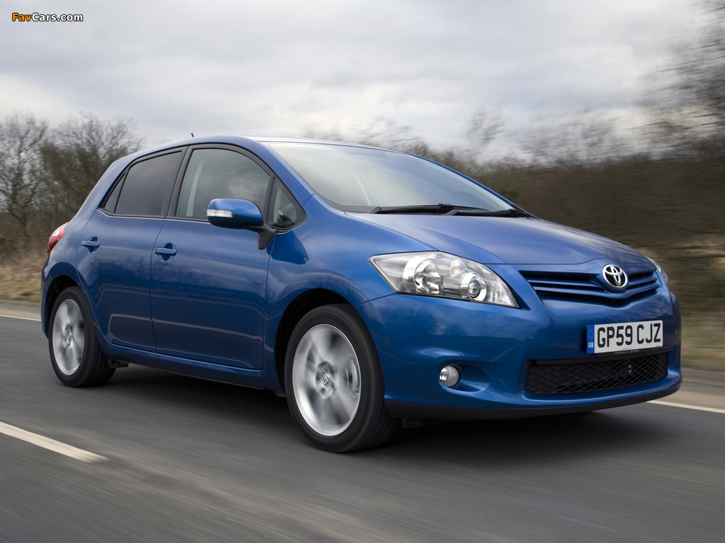 Toyota Auris 5-door UK-spec 2010–12 pictures (1024 x 768)