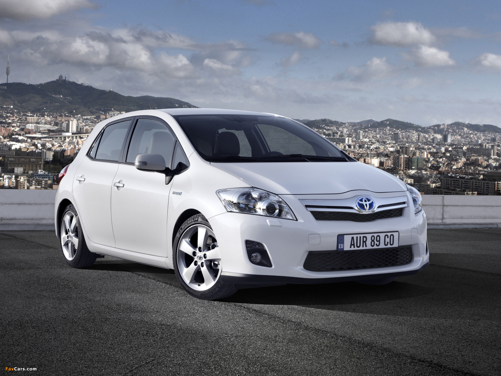 Toyota Auris HSD 2010–12 pictures (1600 x 1200)