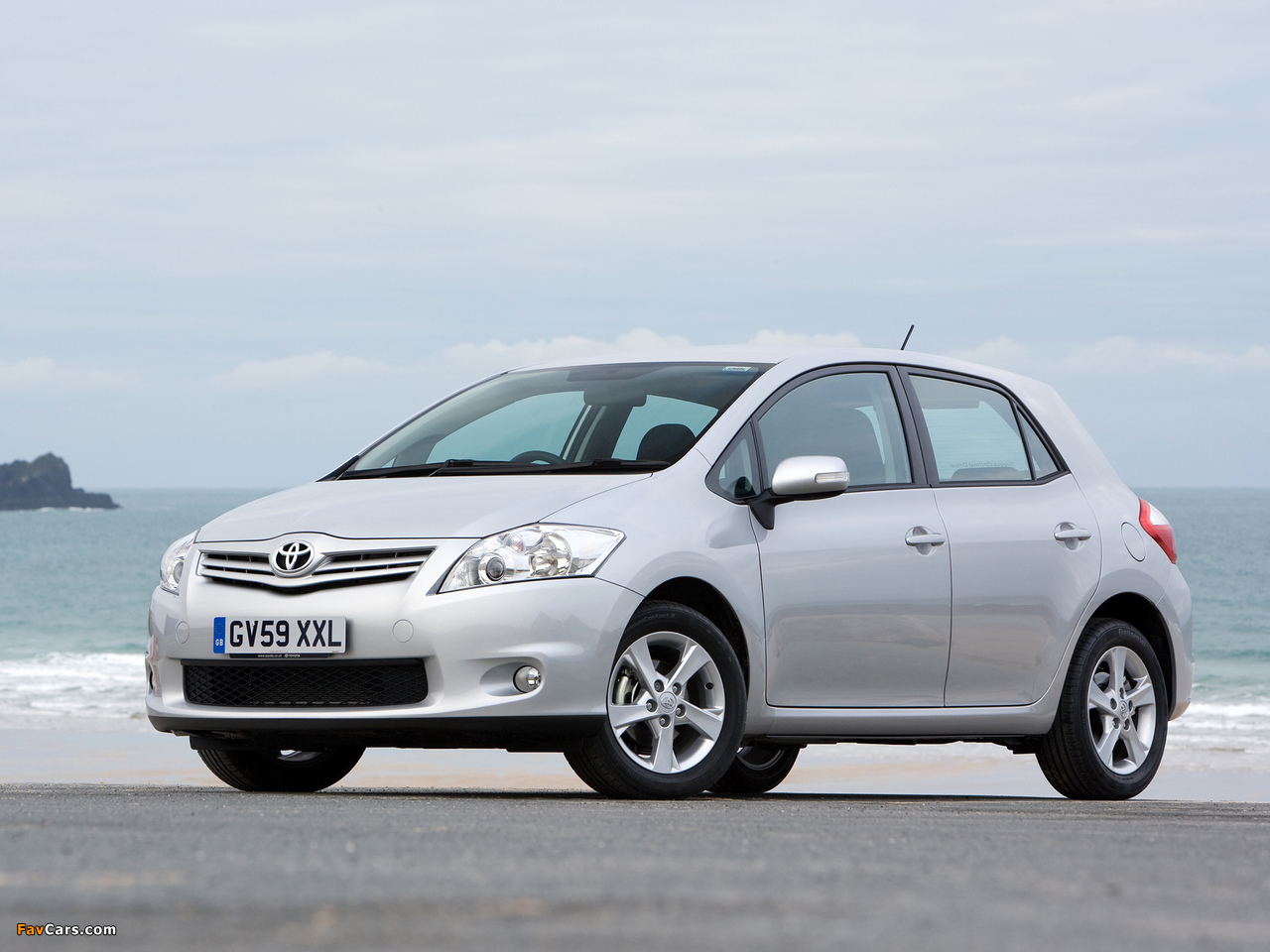 Toyota Auris 5-door UK-spec 2010–12 wallpapers (1280 x 960)