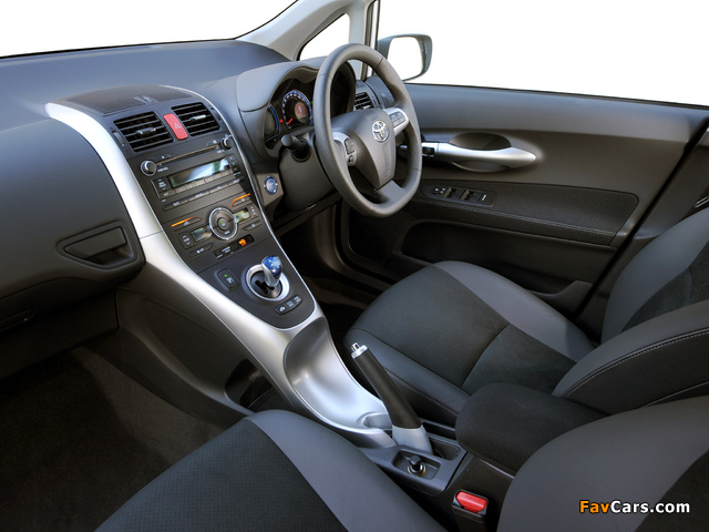Toyota Auris HSD ZA-spec 2011 images (640 x 480)