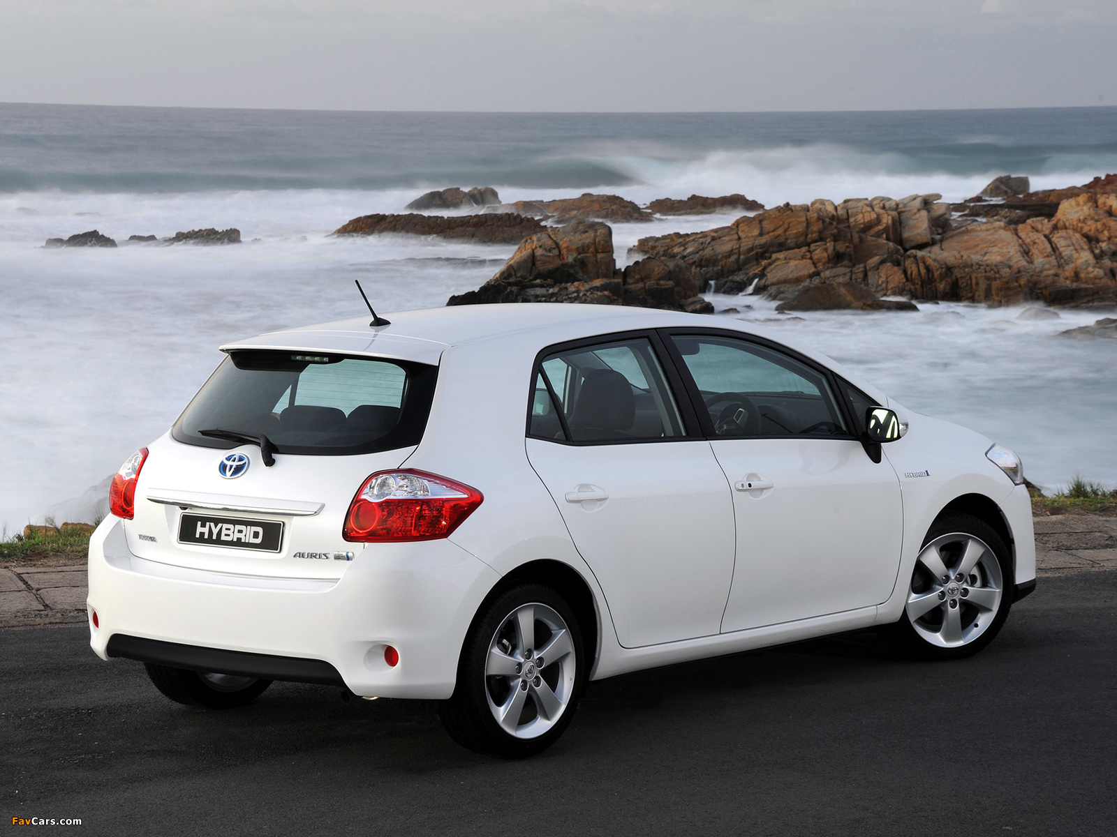 Toyota Auris HSD ZA-spec 2011 wallpapers (1600 x 1200)