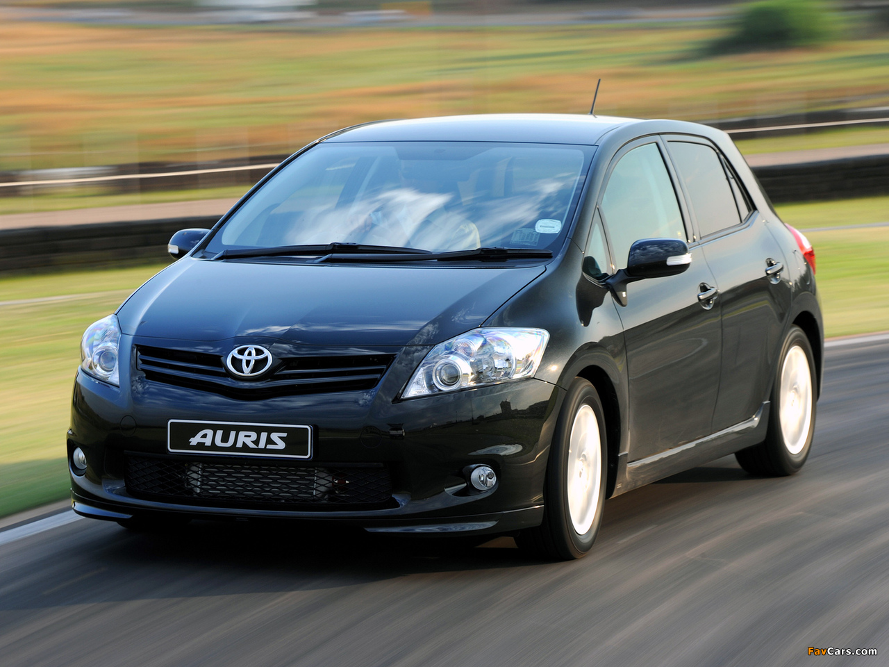 TRD Toyota Auris 5-door ZA-spec 2011 wallpapers (1280 x 960)