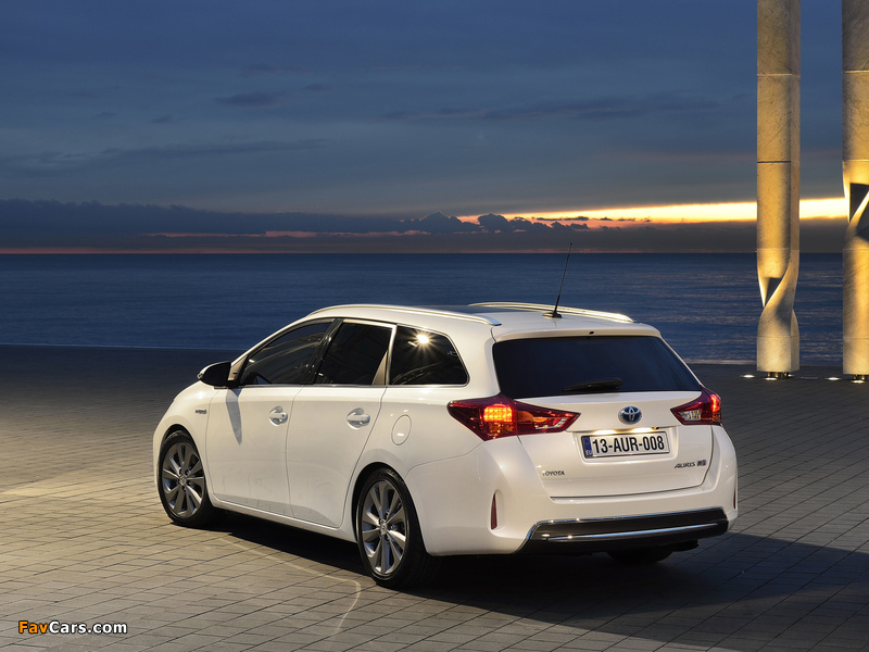 Toyota Auris Touring Sports Hybrid 2012 images (800 x 600)