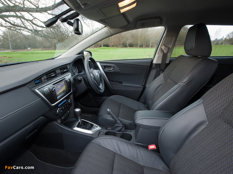 Toyota Auris UK-spec 2012 images (800 x 600)