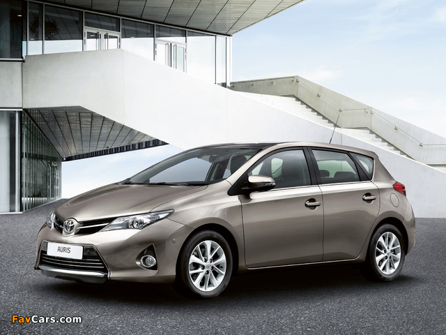 Toyota Auris 2012 images (640 x 480)