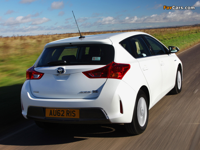 Toyota Auris Hybrid UK-spec 2012 photos (640 x 480)