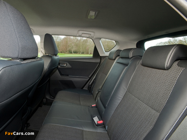 Toyota Auris UK-spec 2012 photos (640 x 480)