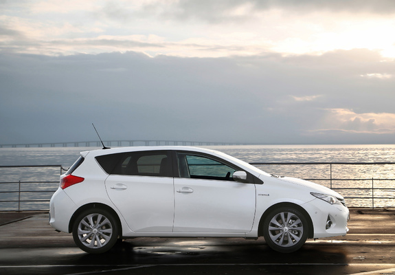 Toyota Auris Hybrid 2012 pictures