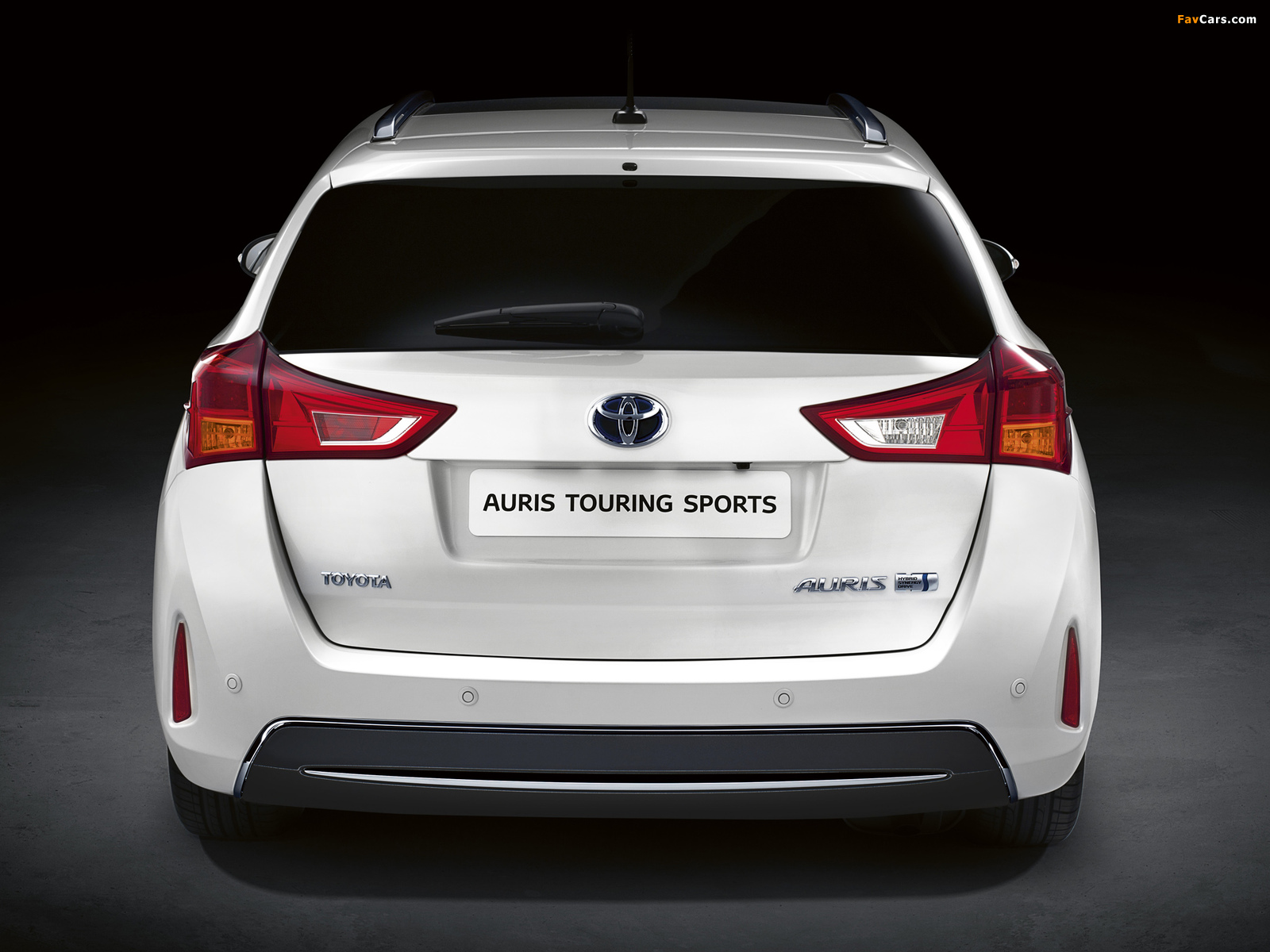 Toyota Auris Touring Sports Hybrid 2012 pictures (1600 x 1200)