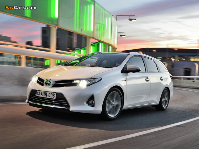 Toyota Auris Touring Sports Hybrid 2012 pictures (640 x 480)