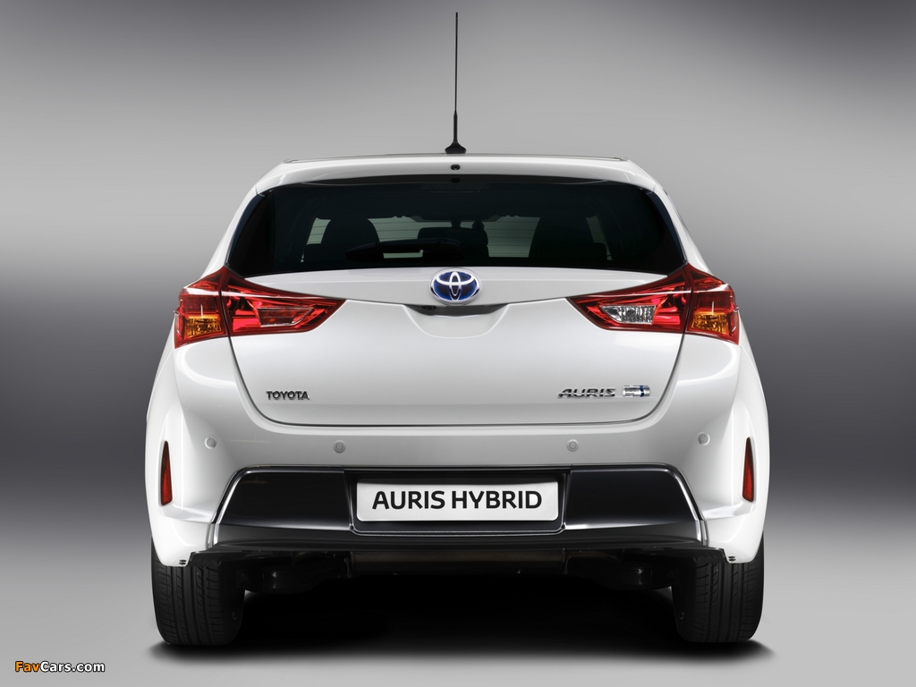 Toyota Auris Hybrid 2012 wallpapers (1024 x 768)