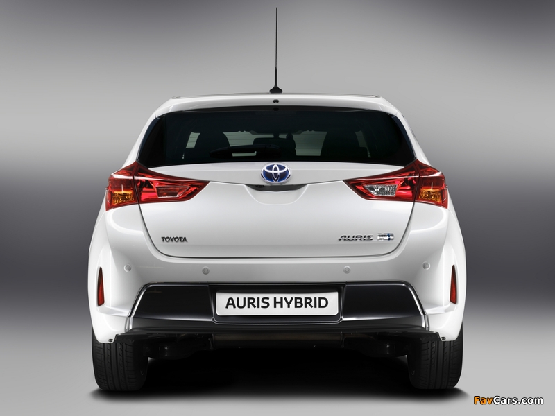 Toyota Auris Hybrid 2012 wallpapers (800 x 600)